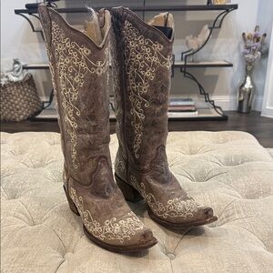 Corral Women’s 8.5 Brown Embroidered Heeled Boots flaw see pics